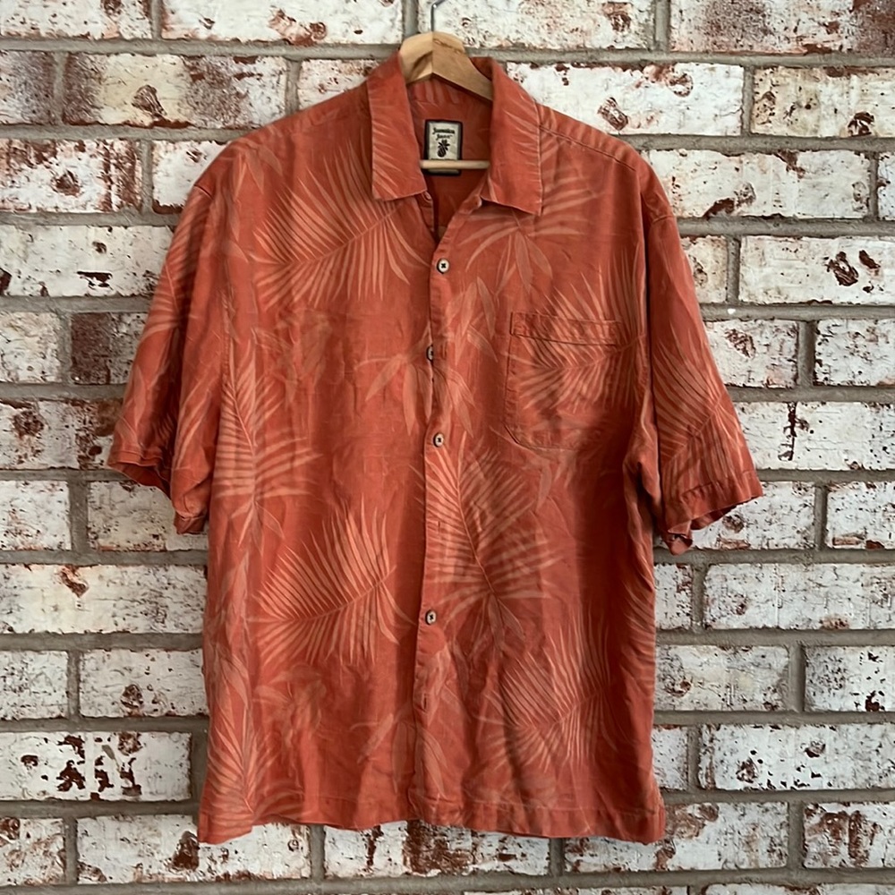 Salmon color - Buttoned up - collared - short sleeve